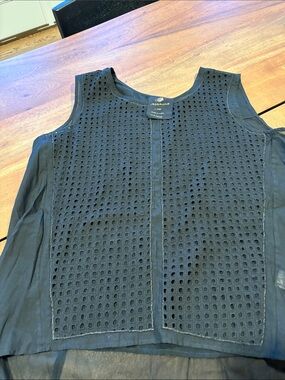 Black Sleeveless Eyelet Front Top by Jessamine Size xl